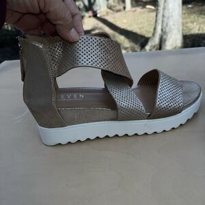 Steven Steve Madden Natural Comfort Klein Wedged Leather Metallic Sandal Sz 9.5